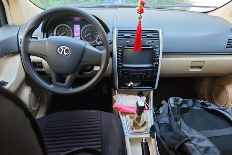 Used BAIC E Series 2012 Hatchback 1.3L Manual Liking Edition Center Console