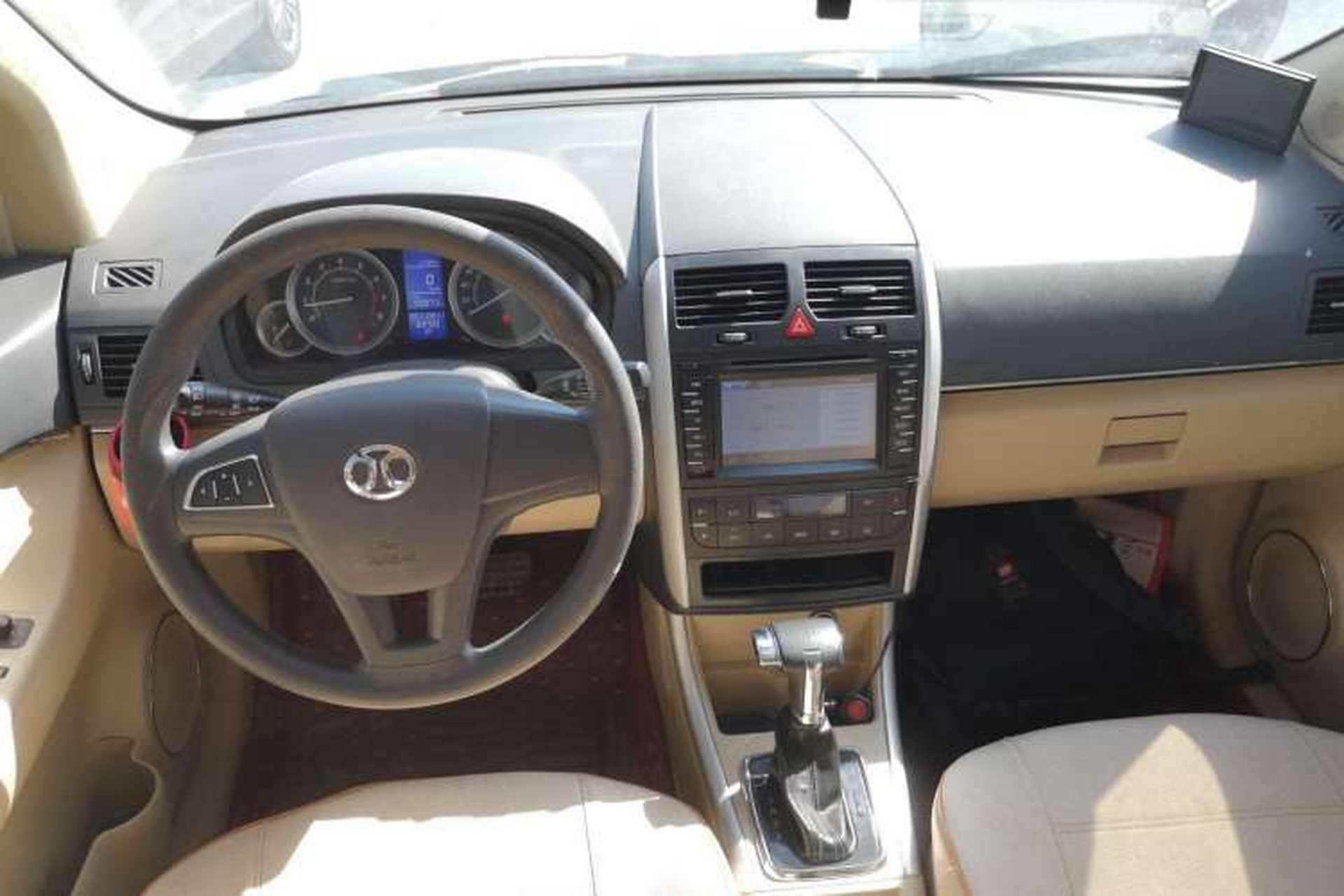 Used BAIC E Series 2012 Hatchback 1.5L Automatic Leshang Version Center Console