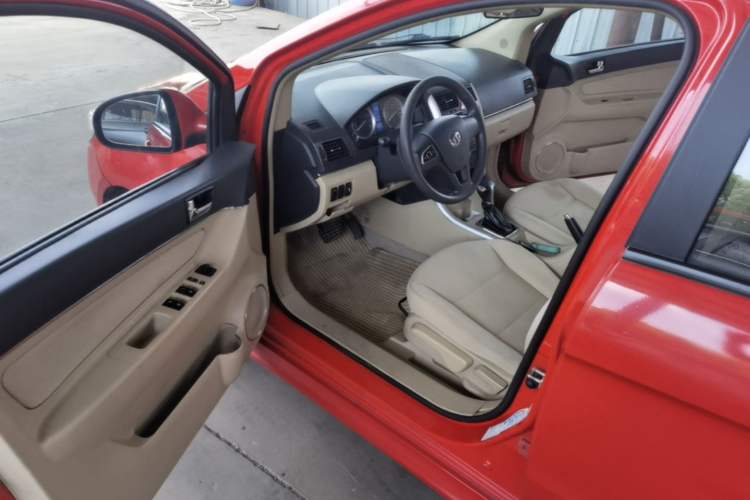 Used BAIC E Series 2012 Hatchback 1.5L Automatic Leshang Version Driver Seat