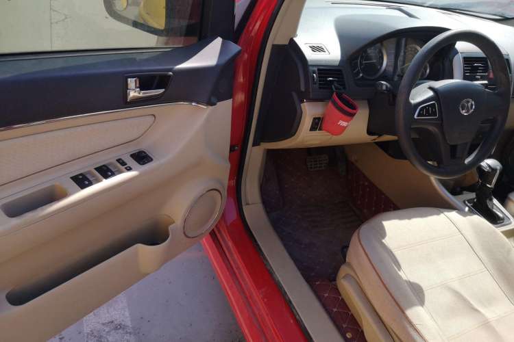 Used BAIC E Series 2012 Hatchback 1.5L Automatic Leshang Version Driver Seat