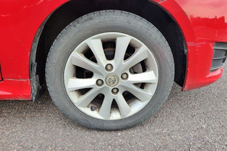 Used BAIC E Series 2012 Hatchback 1.5L Automatic Leshang Version Left Front Wheel Hub