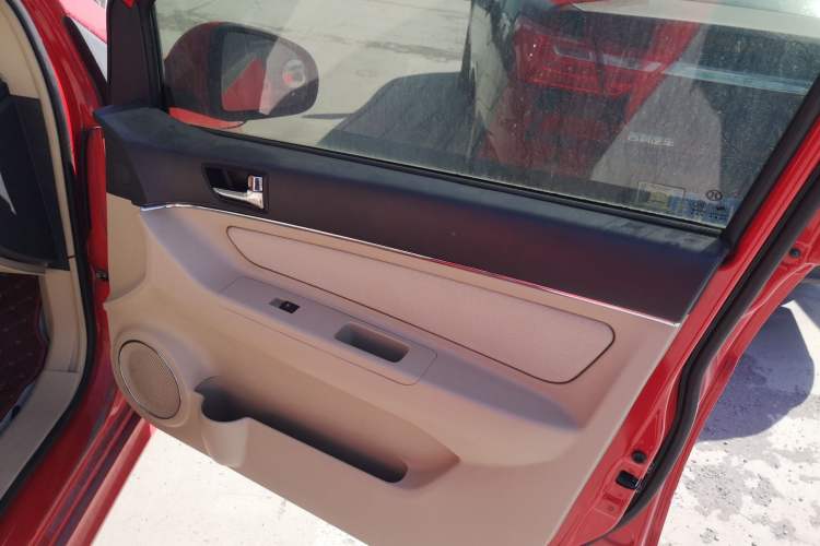 Used BAIC E Series 2012 Hatchback 1.5L Automatic Leshang Version Right Front Door Interior