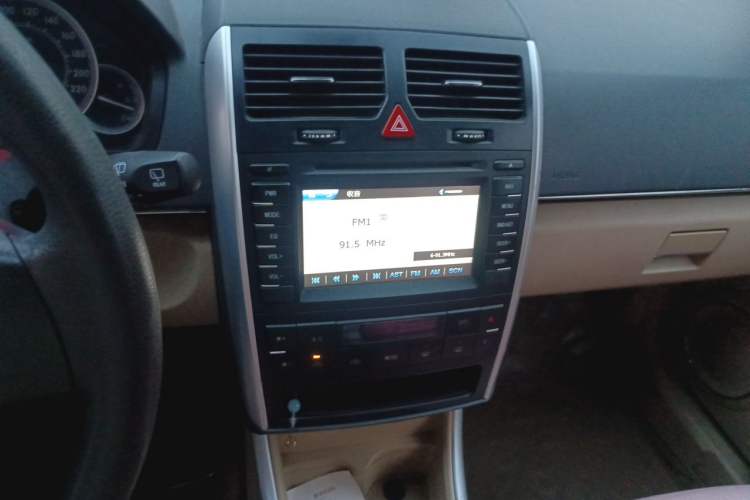 Used BAIC E Series 2012 Hatchback 1.5L Manual Leshang Version Audio And AC Panel
