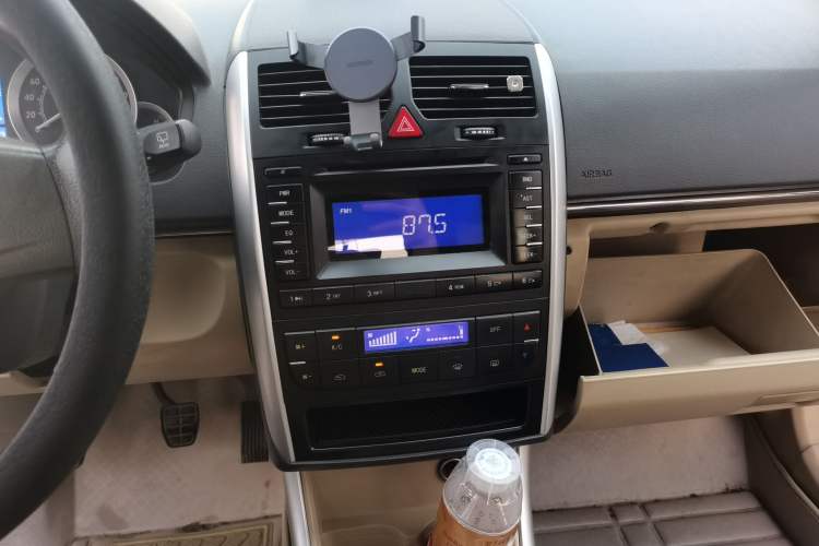 Used BAIC E Series 2012 Hatchback 1.3L Manual Liking Edition Audio And AC Panel