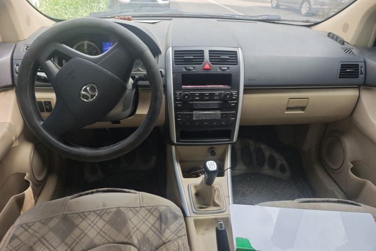 Used BAIC E Series 2012 Hatchback 1.3L Manual Liking Edition Center Console