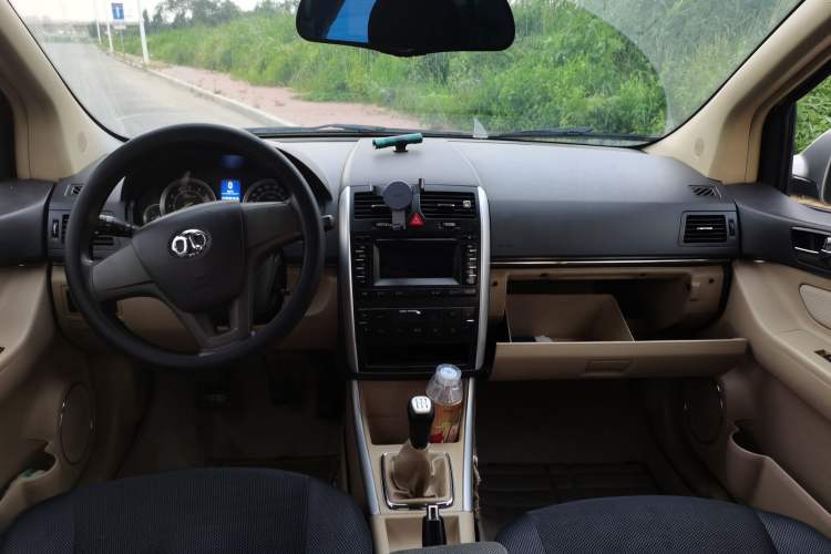 Used BAIC E Series 2012 Hatchback 1.3L Manual Liking Edition Center Console