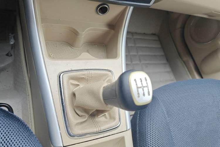 Used BAIC E Series 2012 Hatchback 1.3L Manual Liking Edition Gear Lever