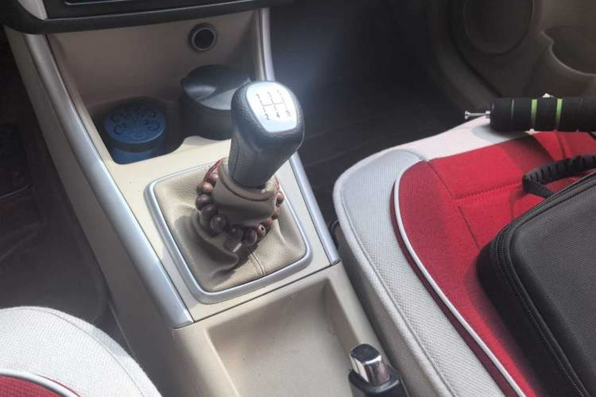 Used BAIC E Series 2012 Hatchback 1.3L Manual Liking Edition Gear Lever