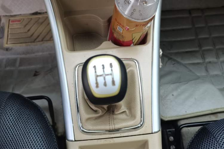 Used BAIC E Series 2012 Hatchback 1.3L Manual Liking Edition Gear Lever