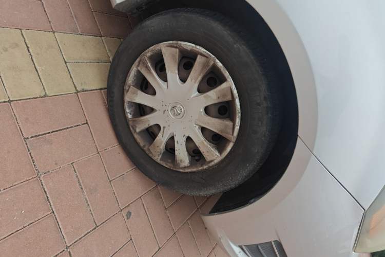 Used BAIC E Series 2012 Hatchback 1.3L Manual Liking Edition Right Front Wheel Hub