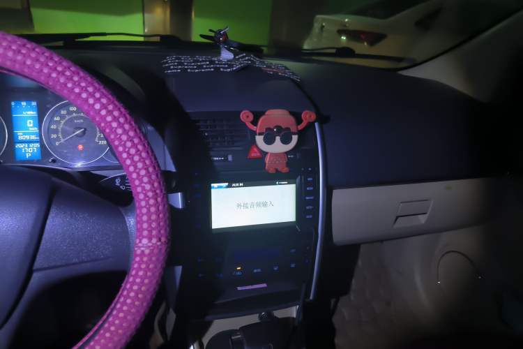 Used BAIC E Series 2012 Hatchback 1.5L Automatic Leshang Version Audio And AC Panel