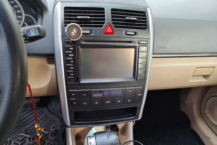 Used BAIC E Series 2012 Hatchback 1.5L Automatic Enjoyment Version Audio And AC Panel