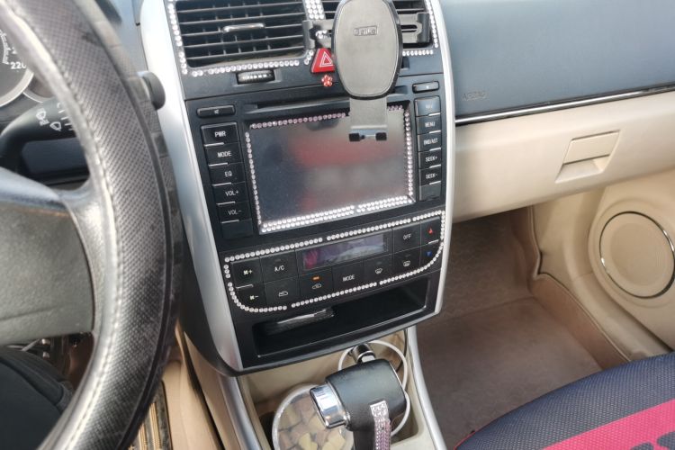Used BAIC E Series 2012 Hatchback 1.5L Automatic Leshang Version Audio And AC Panel