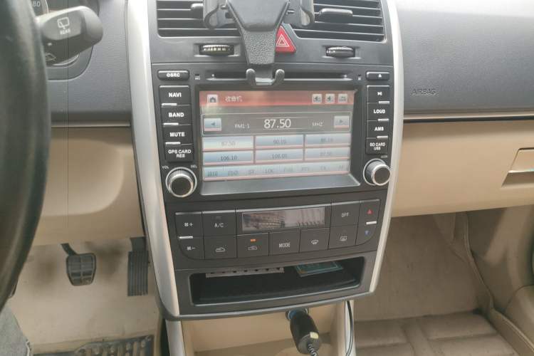 Used BAIC E Series 2012 Hatchback 1.3L Manual Liking Edition Audio And AC Panel