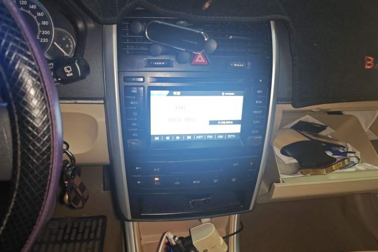 Used BAIC E Series 2012 Hatchback 1.5L Manual Leshang Version Audio And AC Panel