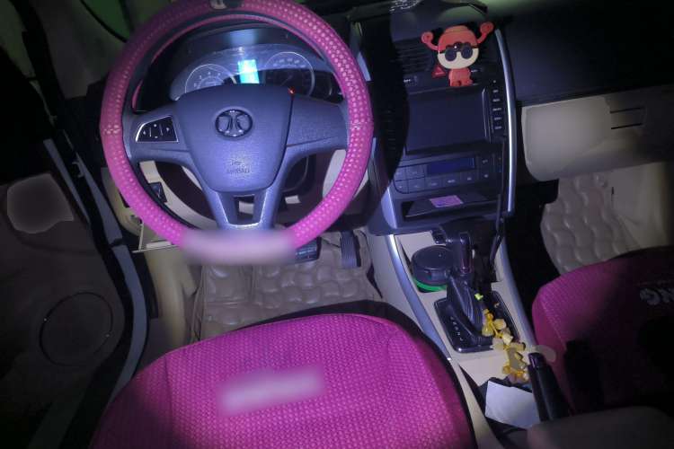 Used BAIC E Series 2012 Hatchback 1.5L Automatic Leshang Version Center Console