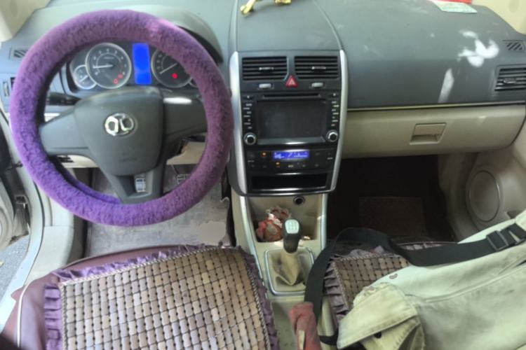 Used BAIC E Series 2012 Hatchback 1.3L Manual Liking Edition Center Console