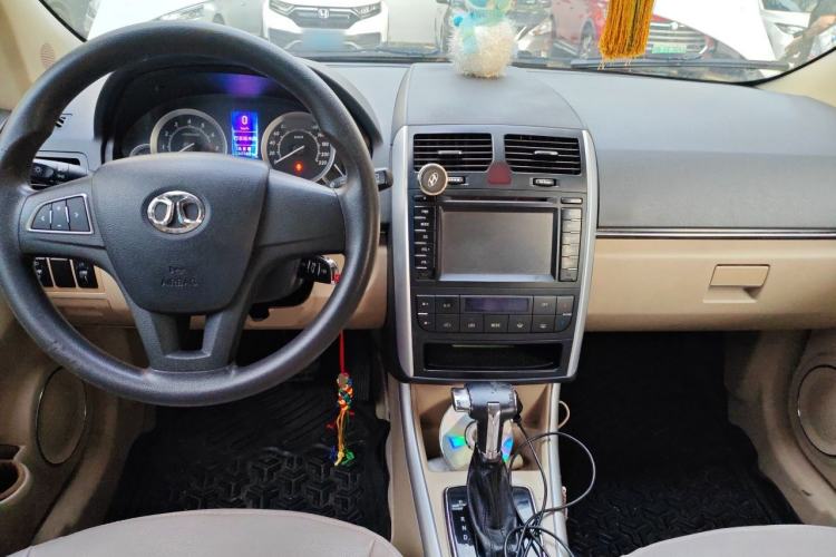 Used BAIC E Series 2012 Hatchback 1.5L Automatic Enjoyment Version Center Console