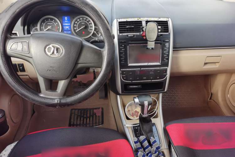 Used BAIC E Series 2012 Hatchback 1.5L Automatic Leshang Version Center Console