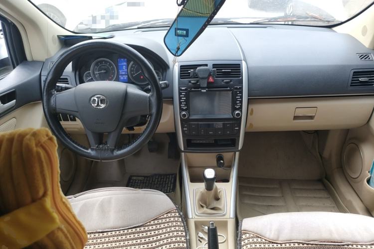 Used BAIC E Series 2012 Hatchback 1.3L Manual Liking Edition Center Console
