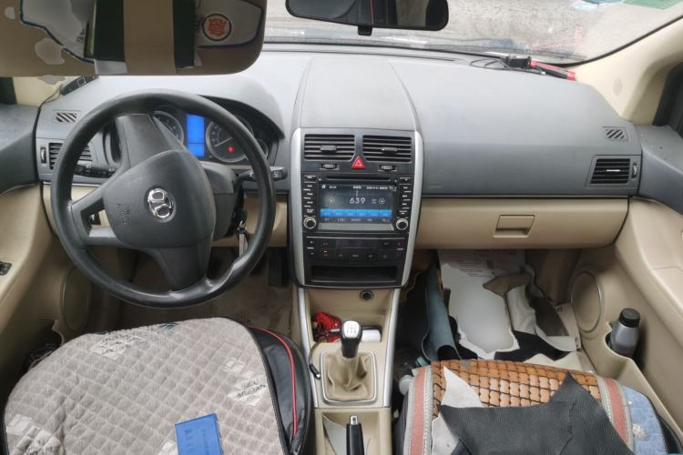 Used BAIC E Series 2012 Hatchback 1.3L Manual Liking Edition Center Console