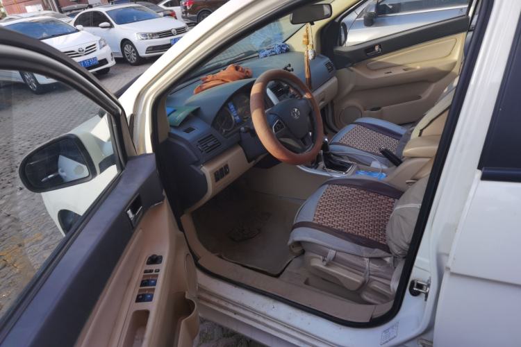 Used BAIC E Series 2012 Hatchback 1.5L Automatic Leshang Version Driver Seat