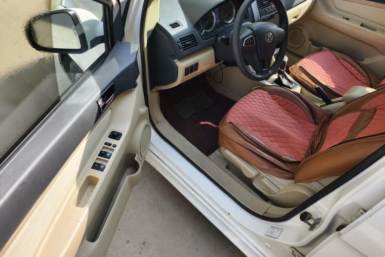 Used BAIC E Series 2012 Hatchback 1.5L Automatic Leshang Version Driver Seat