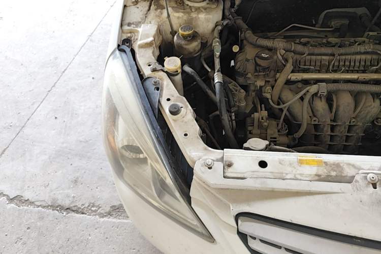 Used BAIC E Series 2012 Hatchback 1.3L Manual Liking Edition Engine Bay Right
