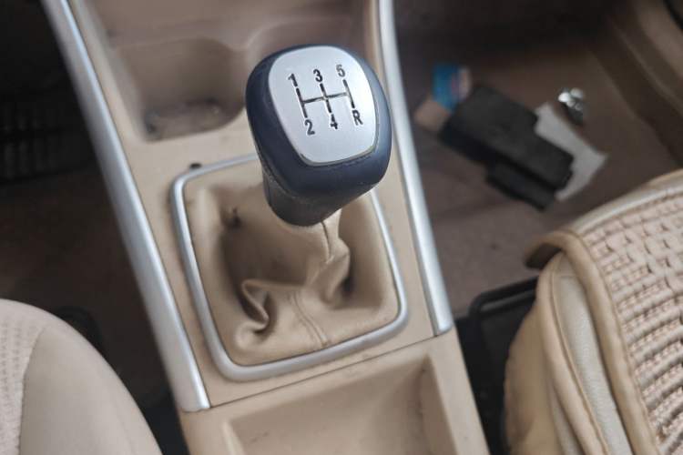 Used BAIC E Series 2012 Hatchback 1.3L Manual Liking Edition Gear Lever