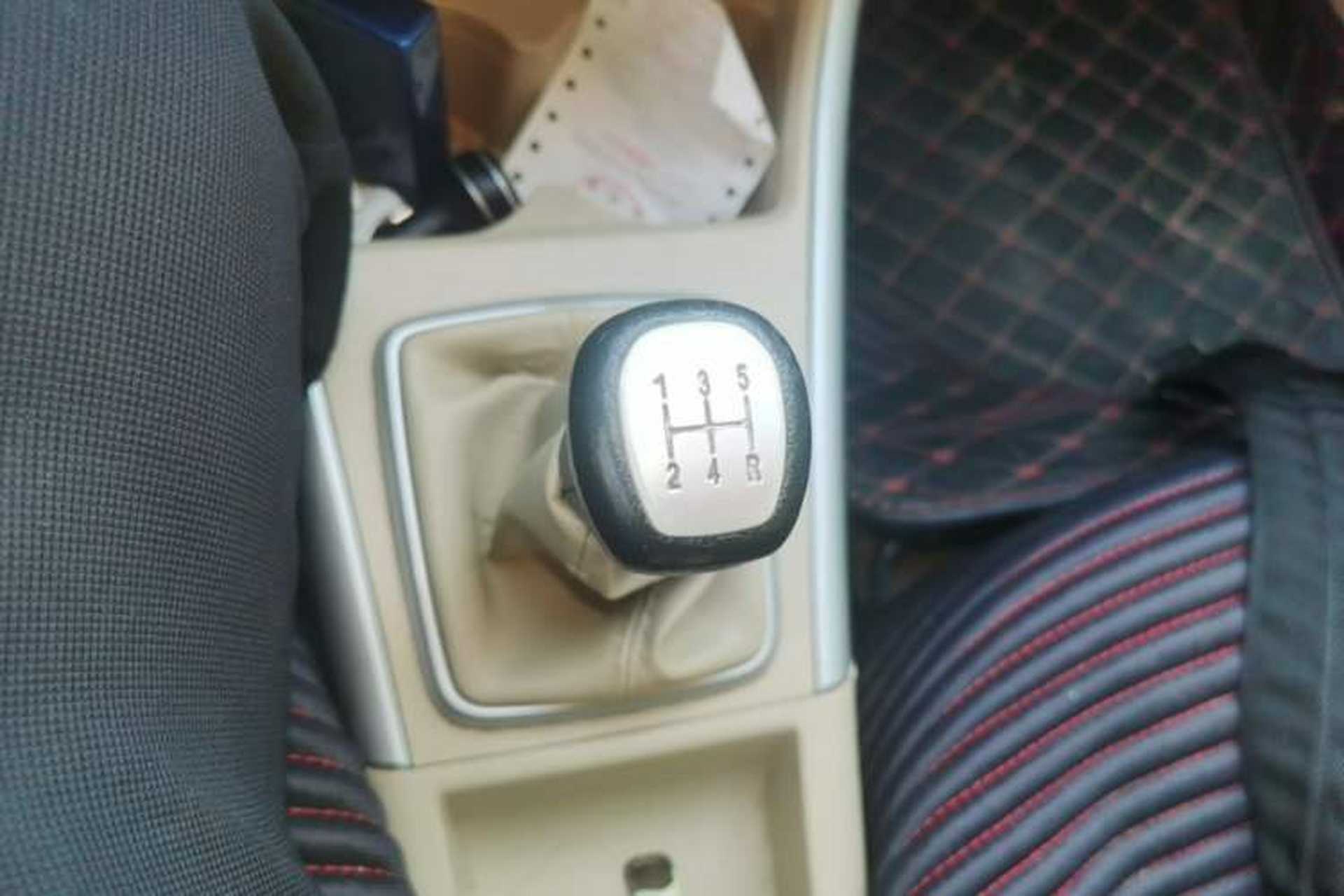 Used BAIC E Series 2012 Hatchback 1.3L Manual Liking Edition Gear Lever