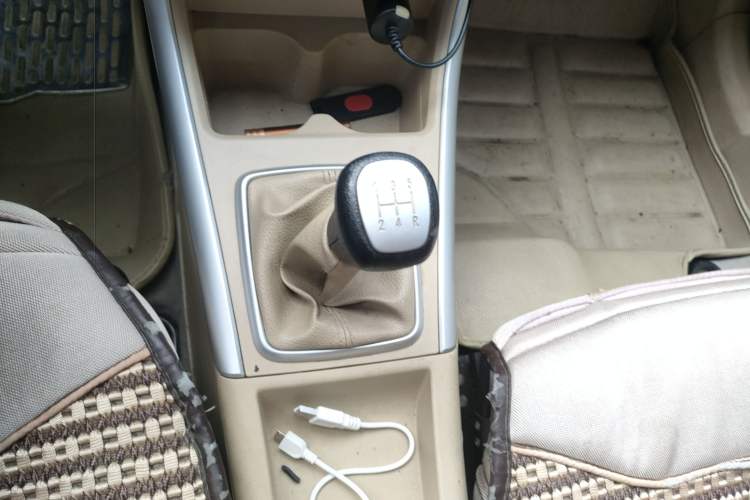 Used BAIC E Series 2012 Hatchback 1.3L Manual Liking Edition Gear Lever