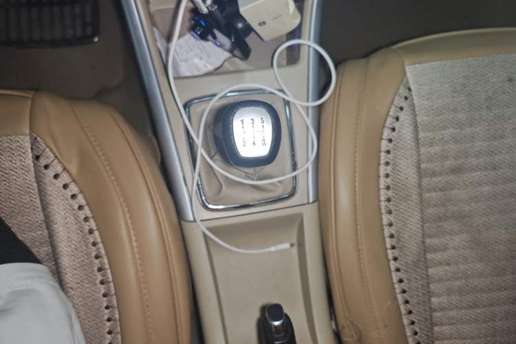 Used BAIC E Series 2012 Hatchback 1.5L Manual Leshang Version Gear Lever