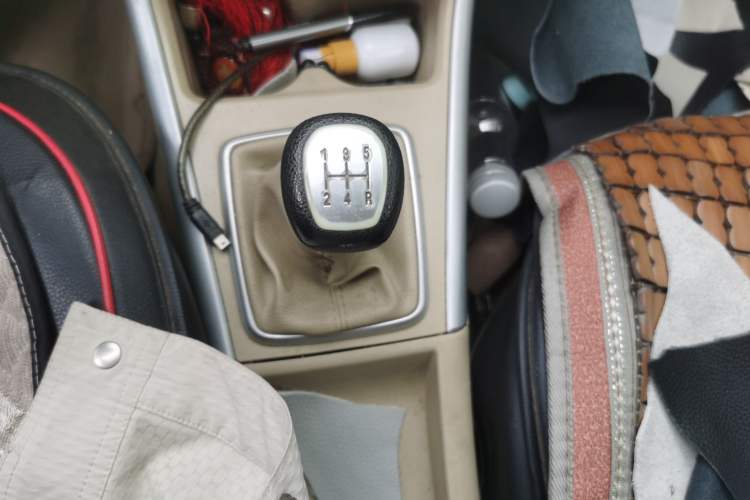 Used BAIC E Series 2012 Hatchback 1.3L Manual Liking Edition Gear Lever