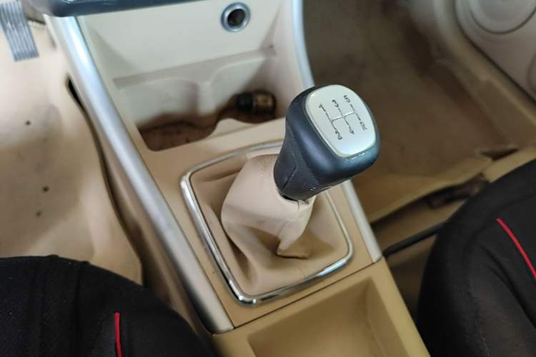 Used BAIC E Series 2012 Hatchback 1.3L Manual Liking Edition Gear Lever