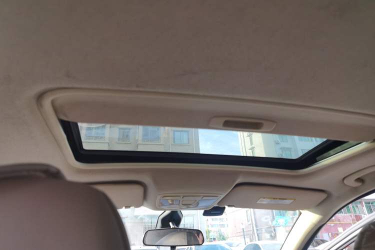 Used BAIC E Series 2012 Hatchback 1.5L Automatic Leshang Version Headliner