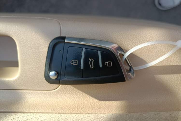 Used BAIC E Series 2012 Hatchback 1.5L Automatic Leshang Version Interior 1