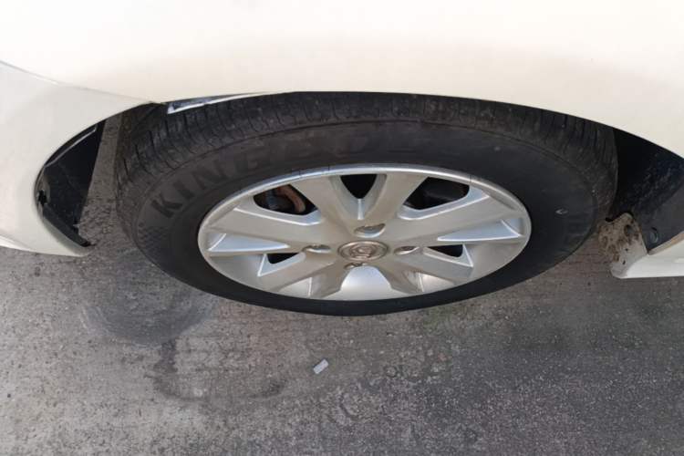 Used BAIC E Series 2012 Hatchback 1.5L Automatic Leshang Version Left Front Wheel Hub