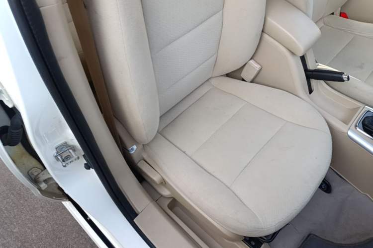 Used BAIC E Series 2012 Hatchback 1.5L Automatic Leshang Version Right Front Seat