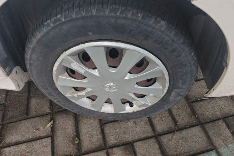 Used BAIC E Series 2012 Hatchback 1.3L Manual Liking Edition Right Front Wheel Hub