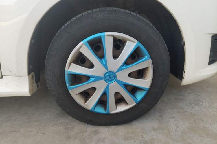 Used BAIC E Series 2012 Hatchback 1.3L Manual Liking Edition Right Front Wheel Hub