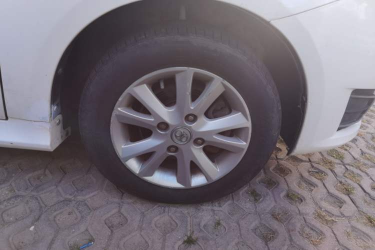 Used BAIC E Series 2012 Hatchback 1.5L Automatic Leshang Version Right Front Wheel Hub