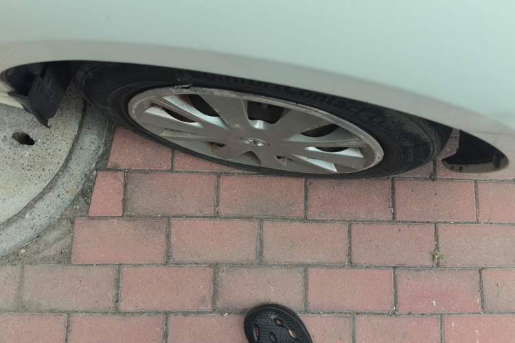 Used BAIC E Series 2012 Hatchback 1.3L Manual Liking Edition Right Front Wheel Hub