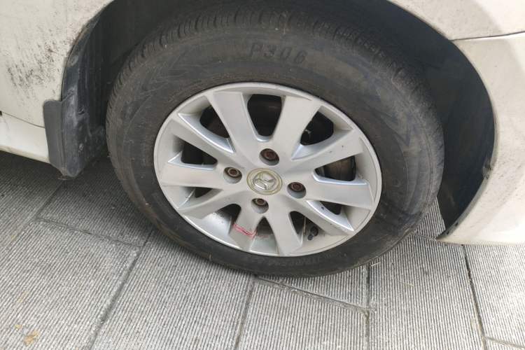 Used BAIC E Series 2012 Hatchback 1.3L Manual Liking Edition Right Front Wheel Hub