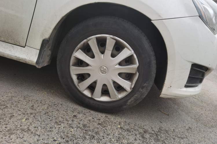 Used BAIC E Series 2012 Hatchback 1.3L Manual Liking Edition Right Front Wheel Hub
