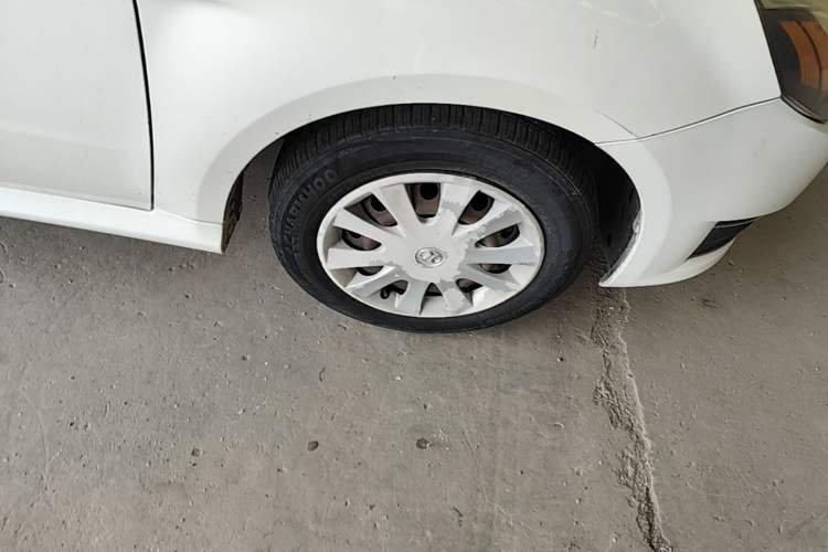 Used BAIC E Series 2012 Hatchback 1.3L Manual Liking Edition Right Front Wheel Hub