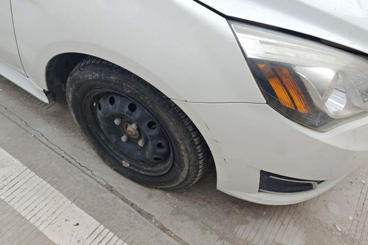 Used BAIC E Series 2012 Hatchback 1.3L Manual Liking Edition Right Front Wheel Hub