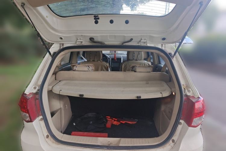 Used BAIC E Series 2012 Hatchback 1.3L Manual Liking Edition Trunk