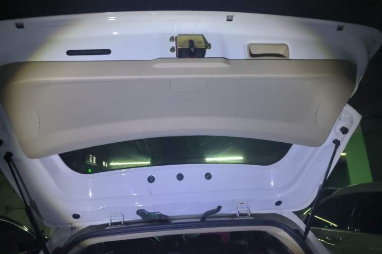 Used BAIC E Series 2012 Hatchback 1.5L Automatic Leshang Version Trunk