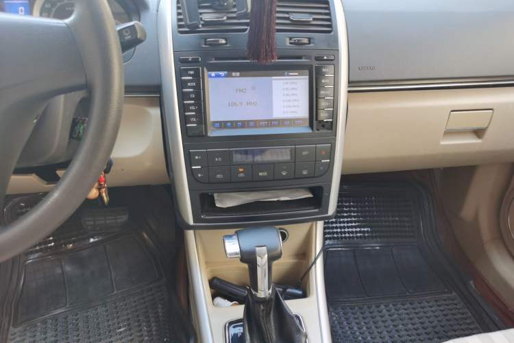 Used BAIC E Series 2012 Hatchback 1.5L Automatic Leshang Version Audio And AC Panel