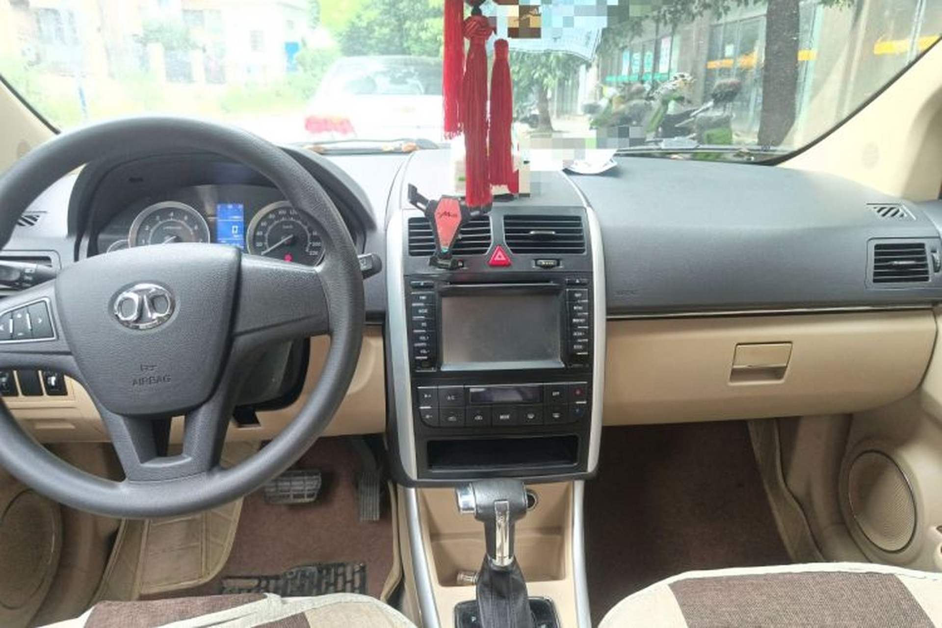 Used BAIC E Series 2012 Hatchback 1.5L Automatic Leshang Version Audio And AC Panel